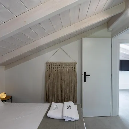 Phos Maisonettes *