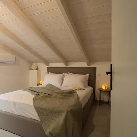 Phos Maisonettes * Νικιάνα