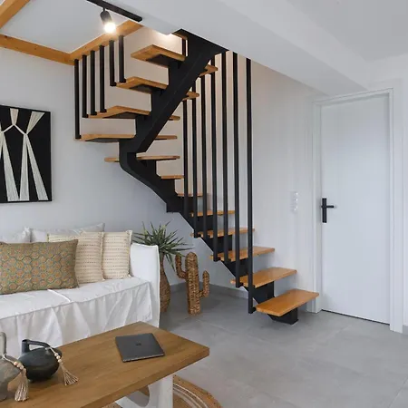 Phos Maisonettes Apartment *