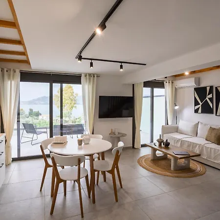 Phos Deluxe Maisonette Apartmán