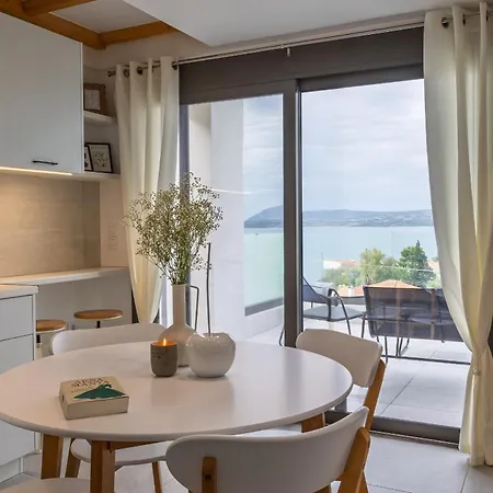 Phos Maisonettes Apartment Nikiana