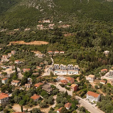 Phos Maisonettes *