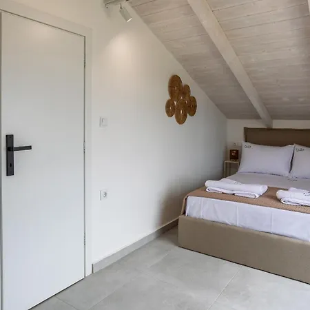 Phos Maisonettes *