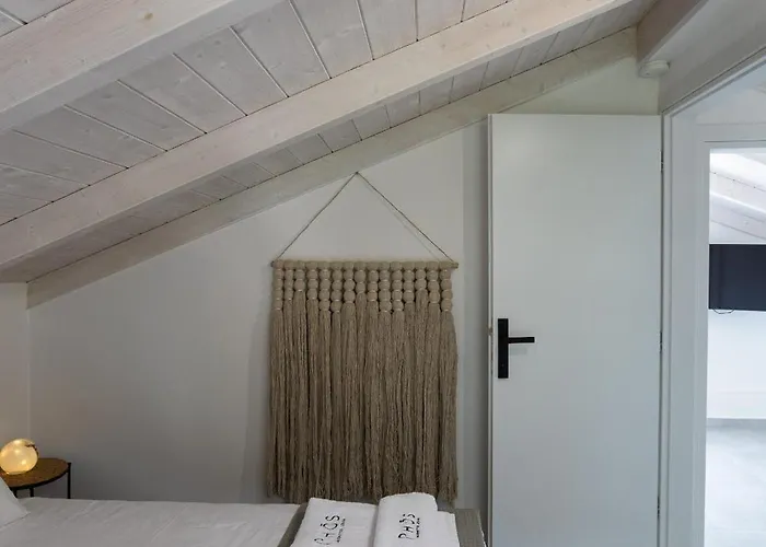 Phos Deluxe Maisonette *