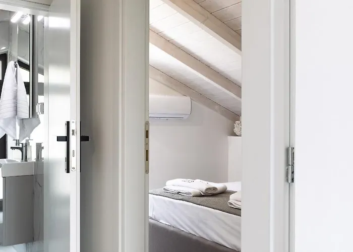 Phos Deluxe Maisonette