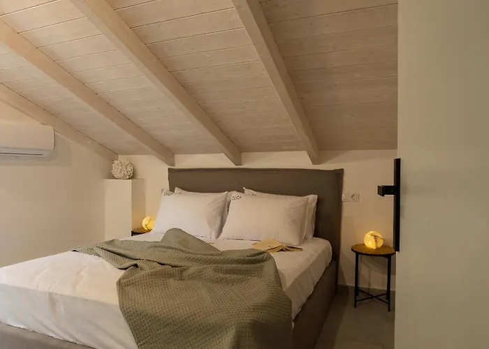 Phos Maisonettes * Nikiana