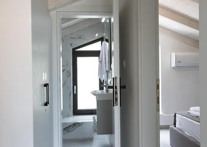 Phos Deluxe Maisonette Nikiana